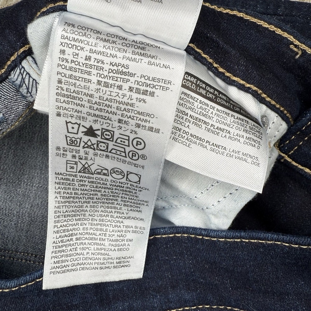 Levi's Bermuda Shorts Women's Size 29 Dark Wash Blue Denim Classic Pockets - Picture 6 of 11